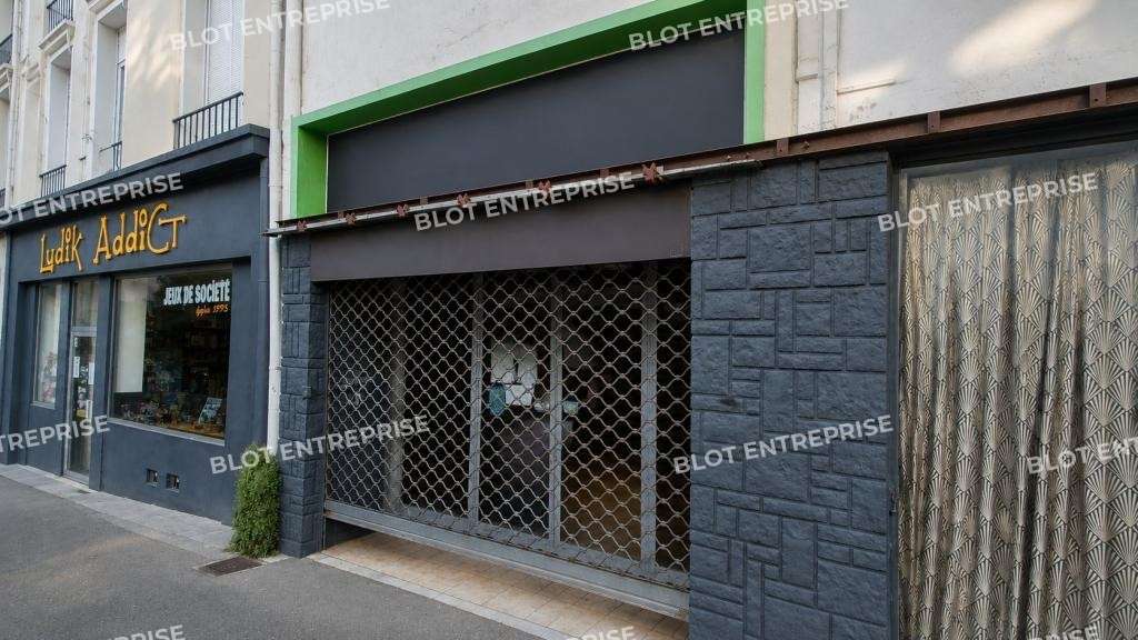 A louer local commercial 206m² rue Collet à Brest
