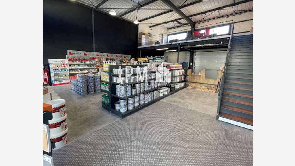 A louer local commercial 215m² à Brignoles ZAC