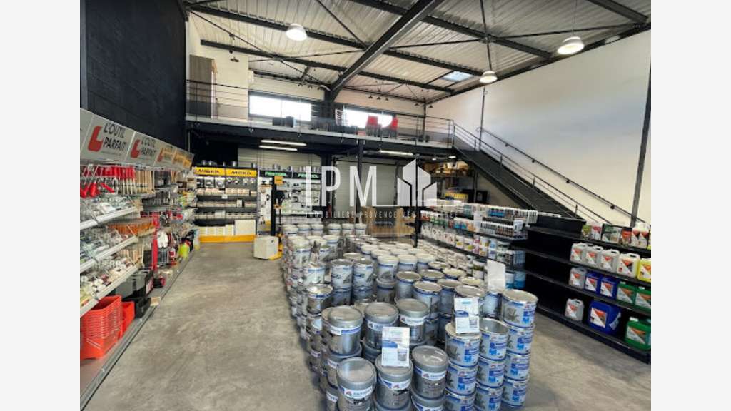 A louer local commercial 215m² à Brignoles ZAC