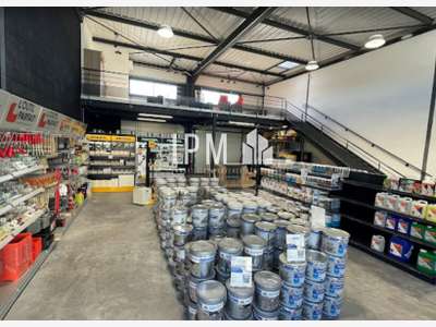 A louer local commercial 215m² à Brignoles ZAC