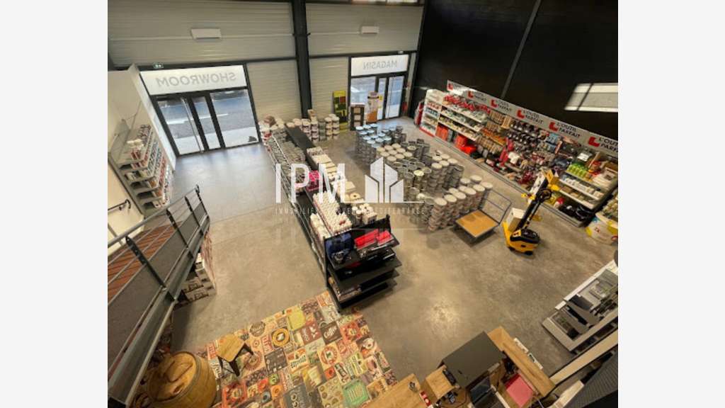 A louer local commercial 215m² à Brignoles ZAC