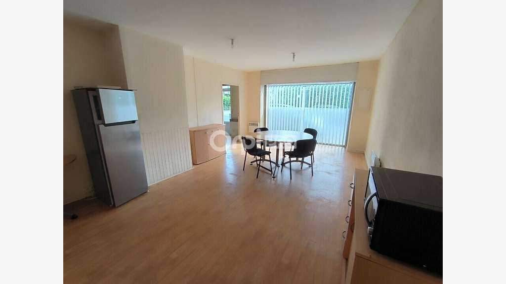 A louer local commercial 62m² avec vitrine à Brive