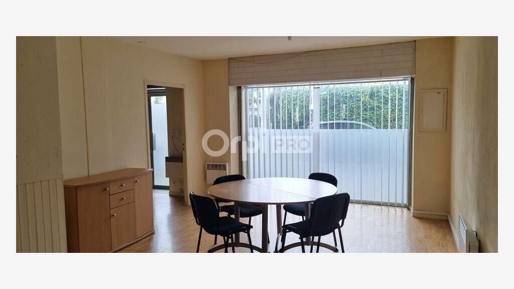 A louer local commercial 62m² avec vitrine à Brive