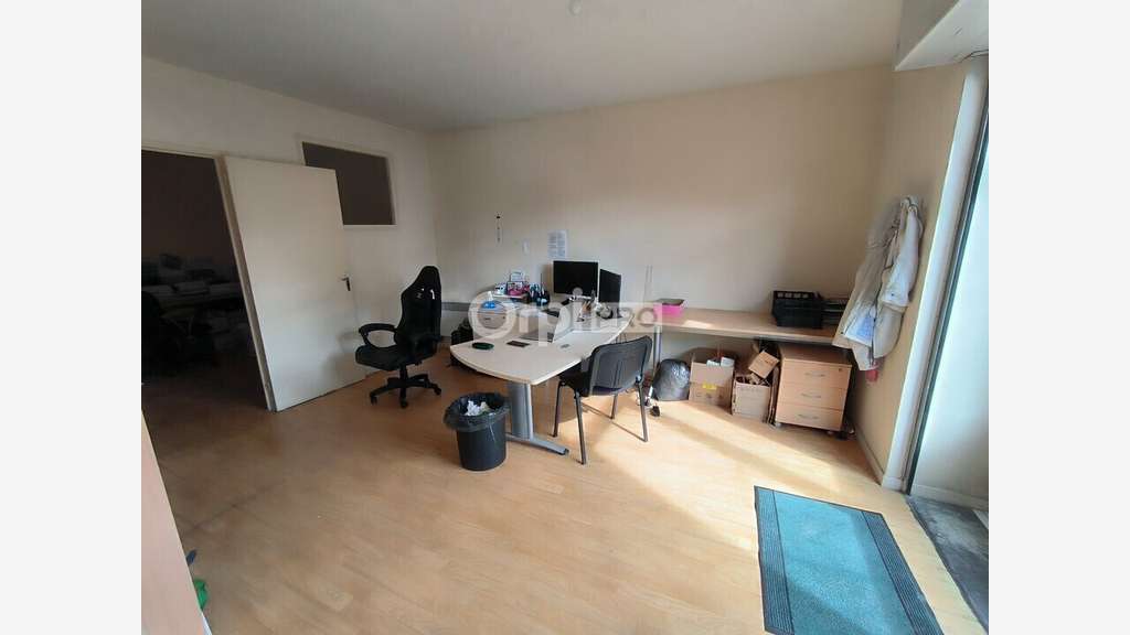 A louer local commercial 62m² avec vitrine à Brive