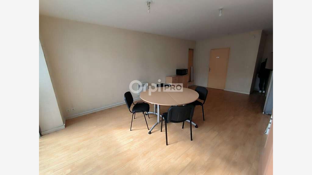 A louer local commercial 62m² avec vitrine à Brive