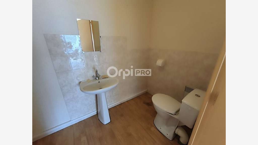 A louer local commercial 62m² avec vitrine à Brive