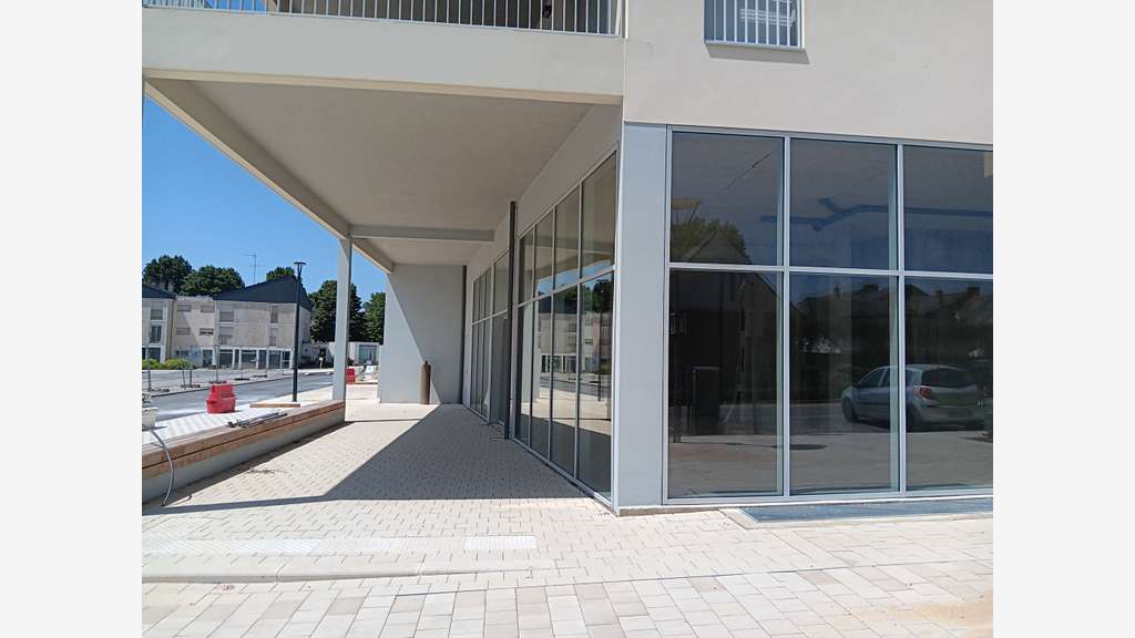 A louer local 130m² restauration possible à Avrill