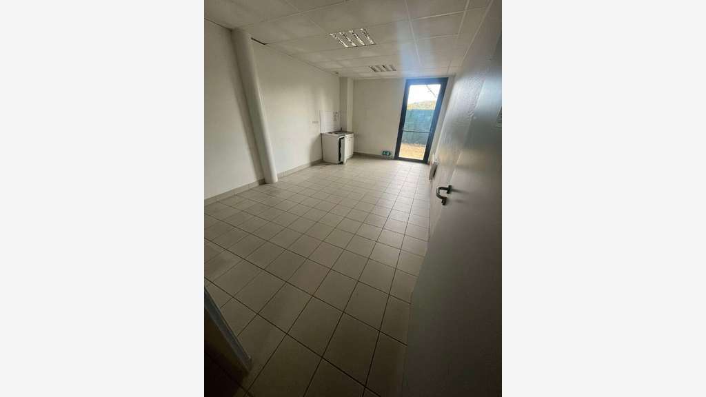 A louer local commercial bureau de 373m² à Angers