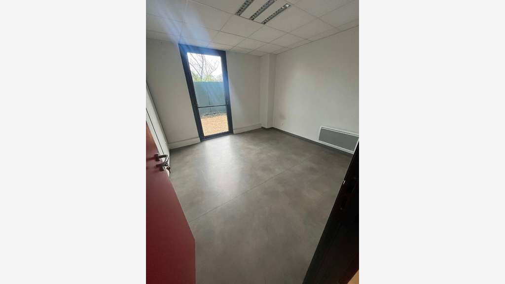 A louer local commercial bureau de 373m² à Angers