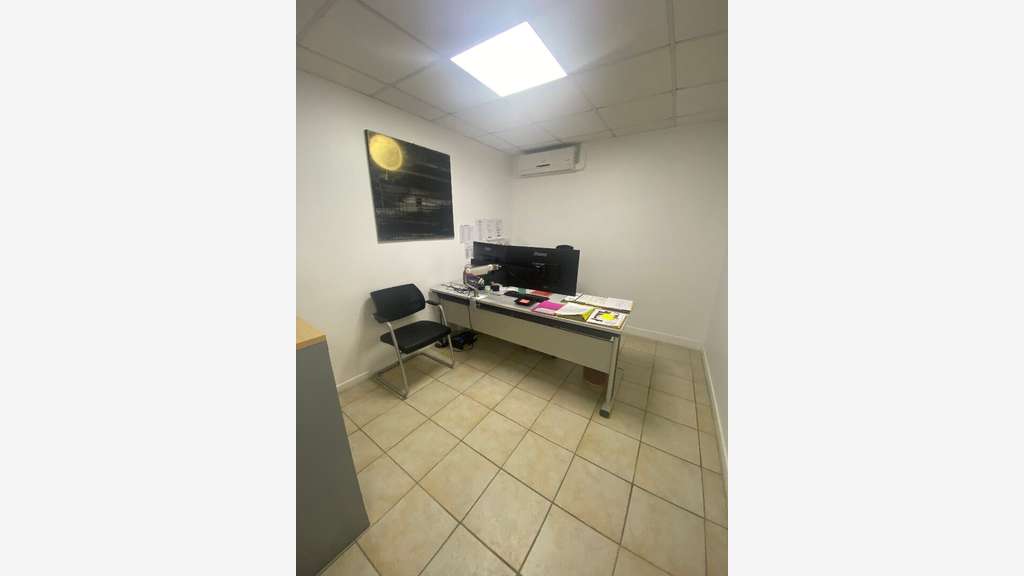 A louer local commercial 88m² ZAC de Rivière Roche