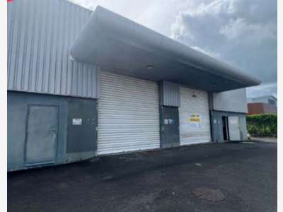 A louer local d'activité 341m² à Baie-Mahault