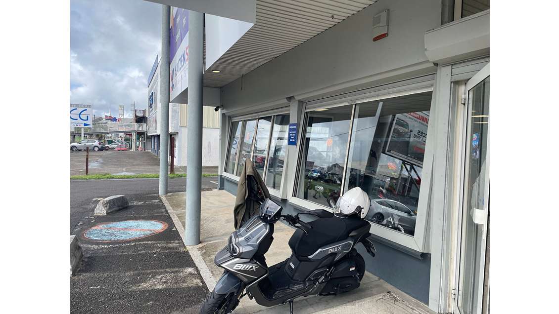 A louer local lumineux angle 200m² à Baie-Mahault