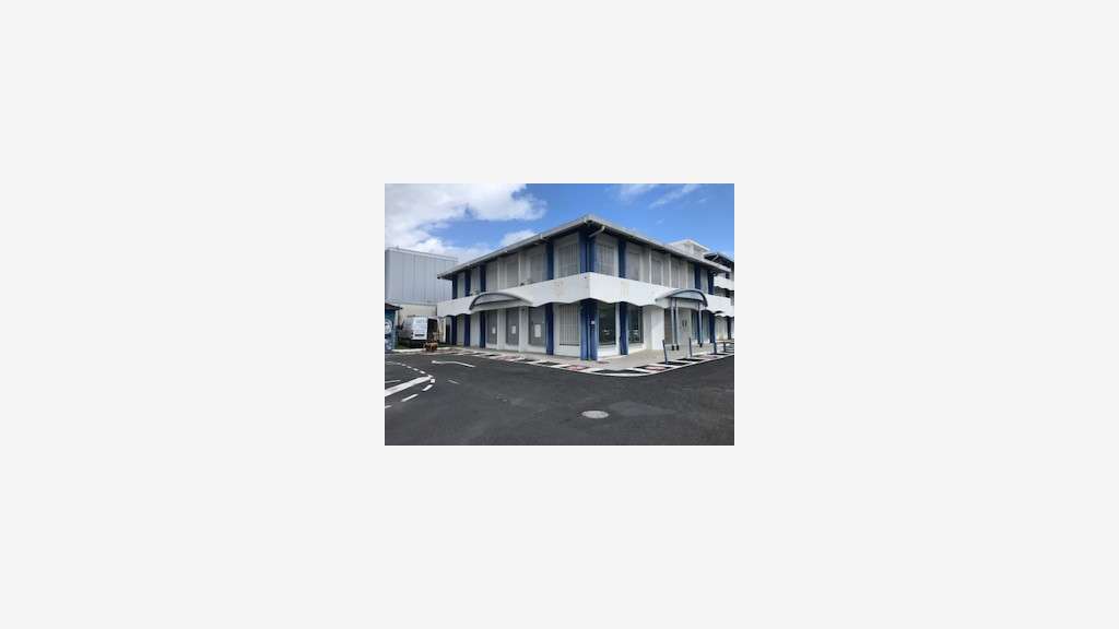 A louer local 1250m² à Baie-Mahault Bld Houelbourg