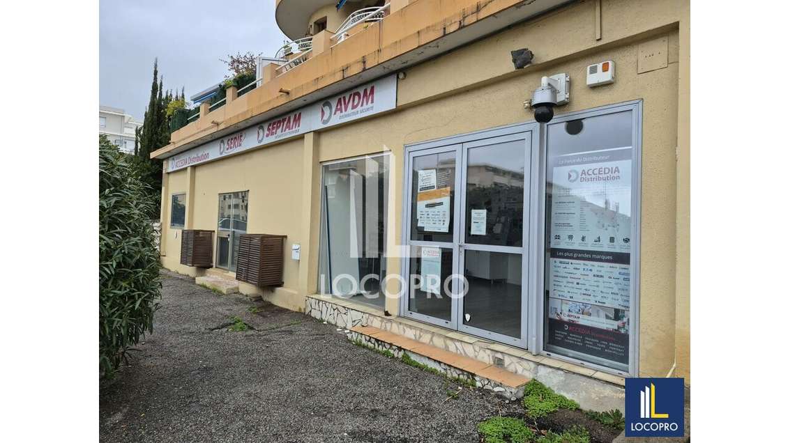 A louer local commercial 170m² à Cagnes-sur-Mer