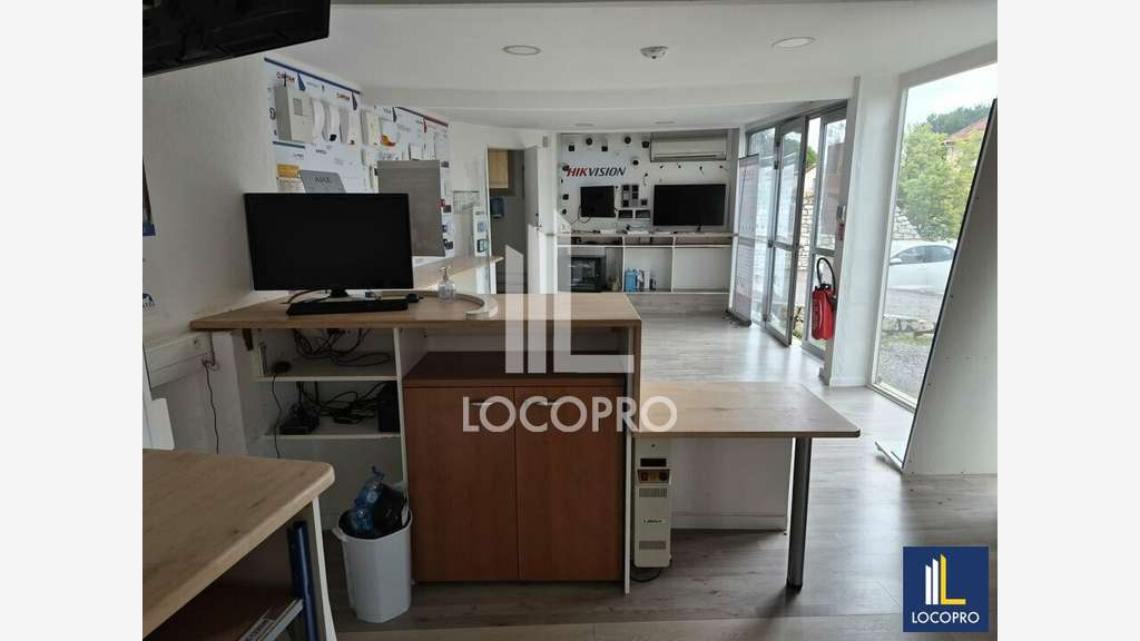 A louer local commercial 170m² à Cagnes-sur-Mer