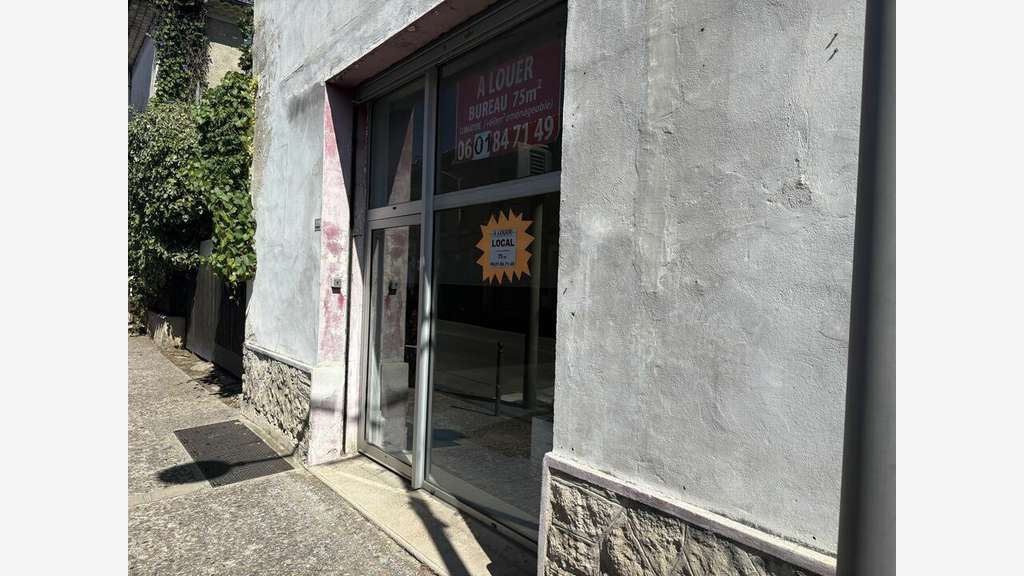 Boutique 75m² à louer à Carpentras 