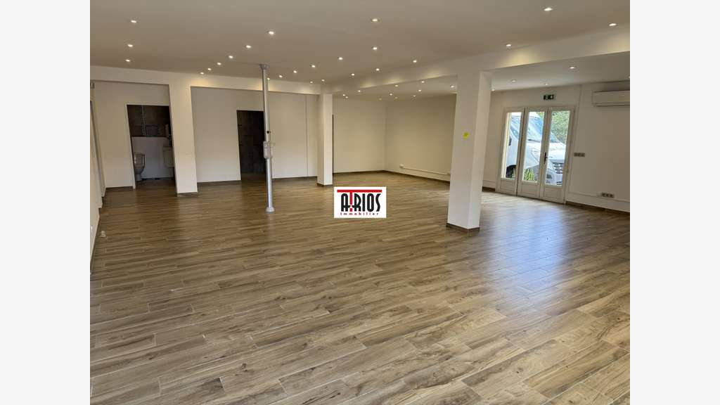 A louer local 125m² + appartement 60m² Zac Castors