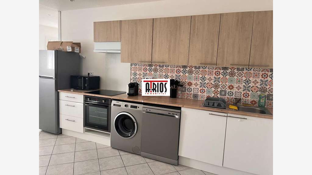 A louer local 125m² + appartement 60m² Zac Castors