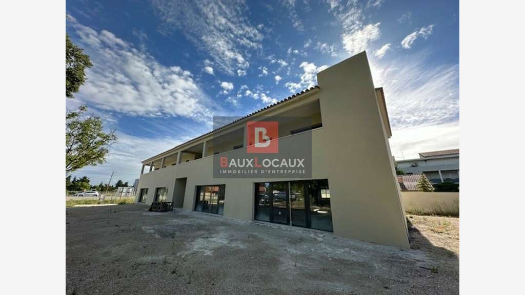 A louer local neuf 163m² axe passant à Cavaillon