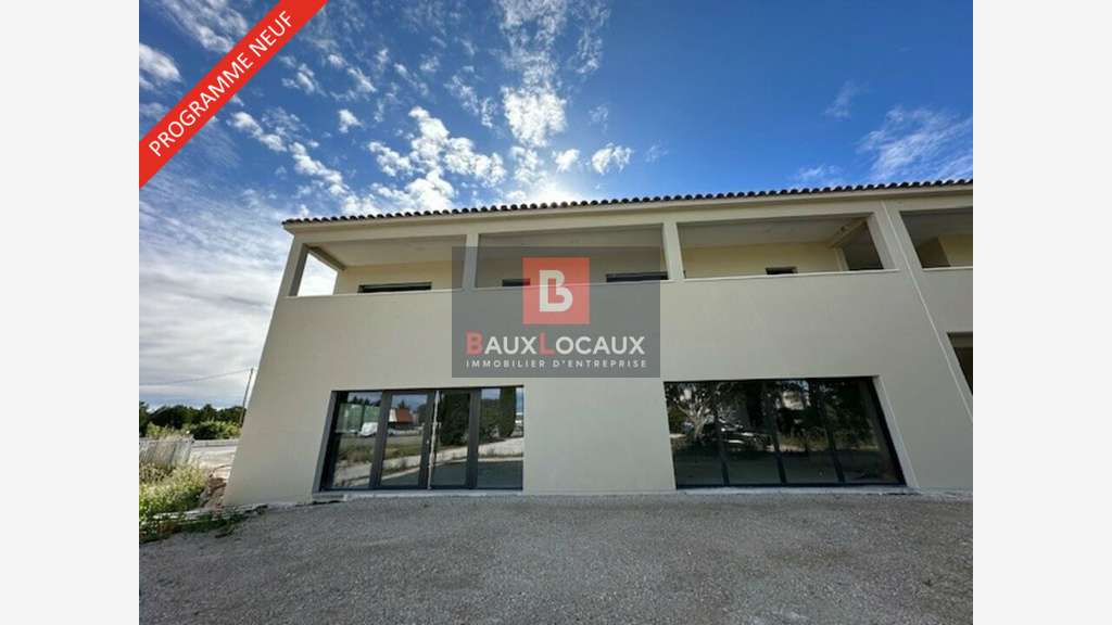 A louer local neuf 163m² axe passant à Cavaillon