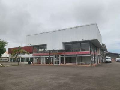 A louer local commercial 600m² en za de Cayenne