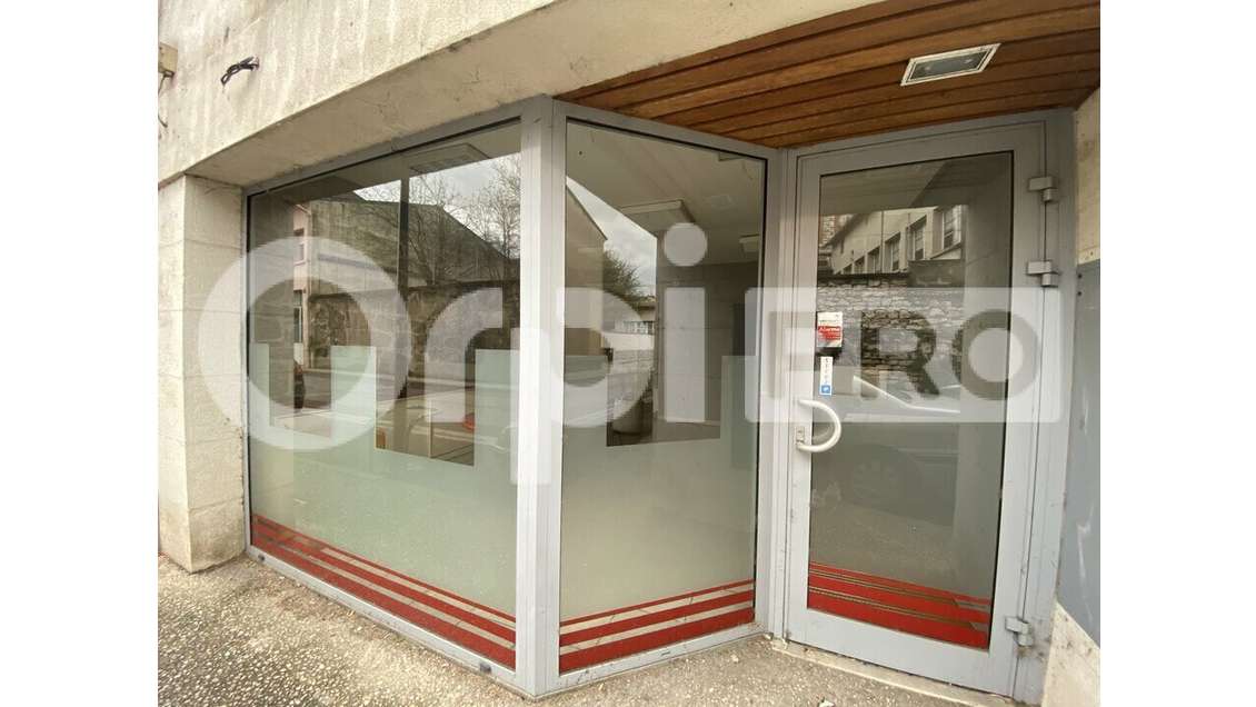 A louer local commercial 55m² à Caussade centre