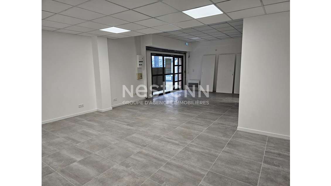 A louer local commercial 3 pièces 65m² à Vannes 