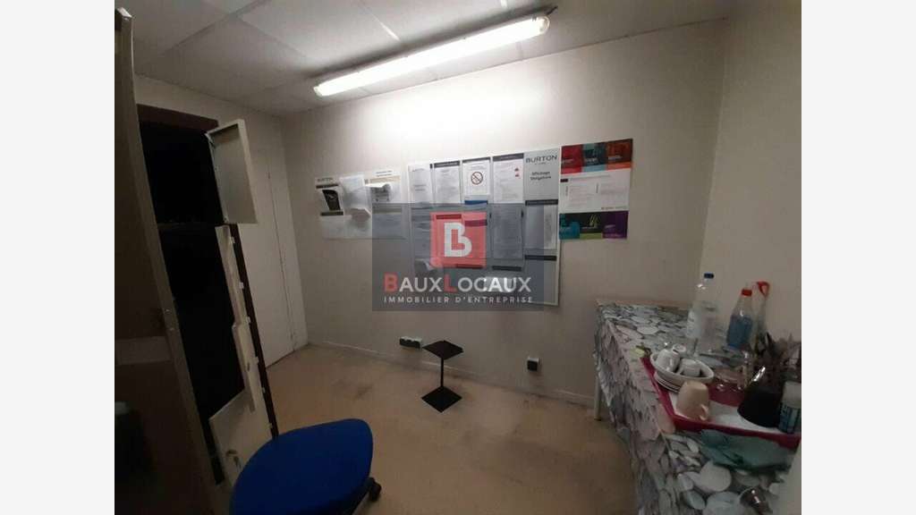 A louer local commercial 227m² empl premium à Alès