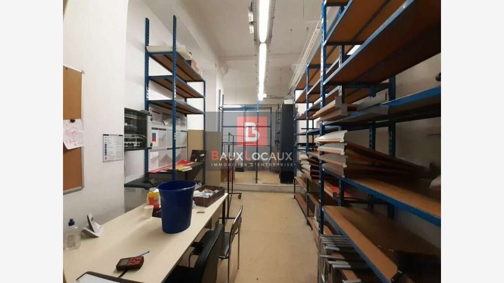 A louer local commercial 227m² empl premium à Alès