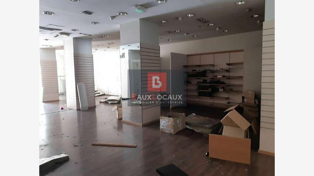 A louer local commercial 227m² empl premium à Alès