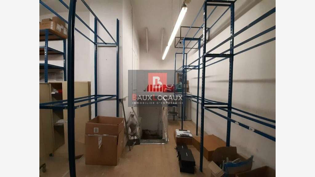 A louer local commercial 227m² empl premium à Alès