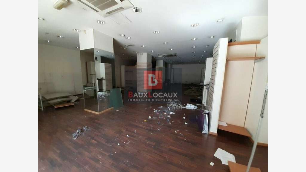 A louer local commercial 227m² empl premium à Alès