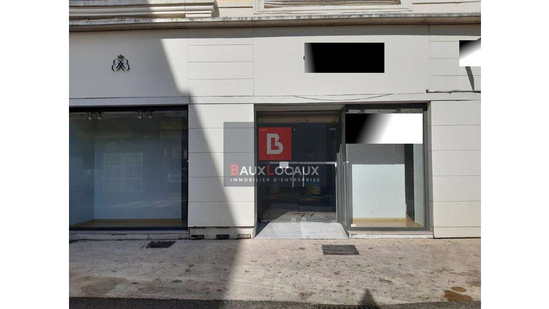 A louer local commercial 227m² empl premium à Alès
