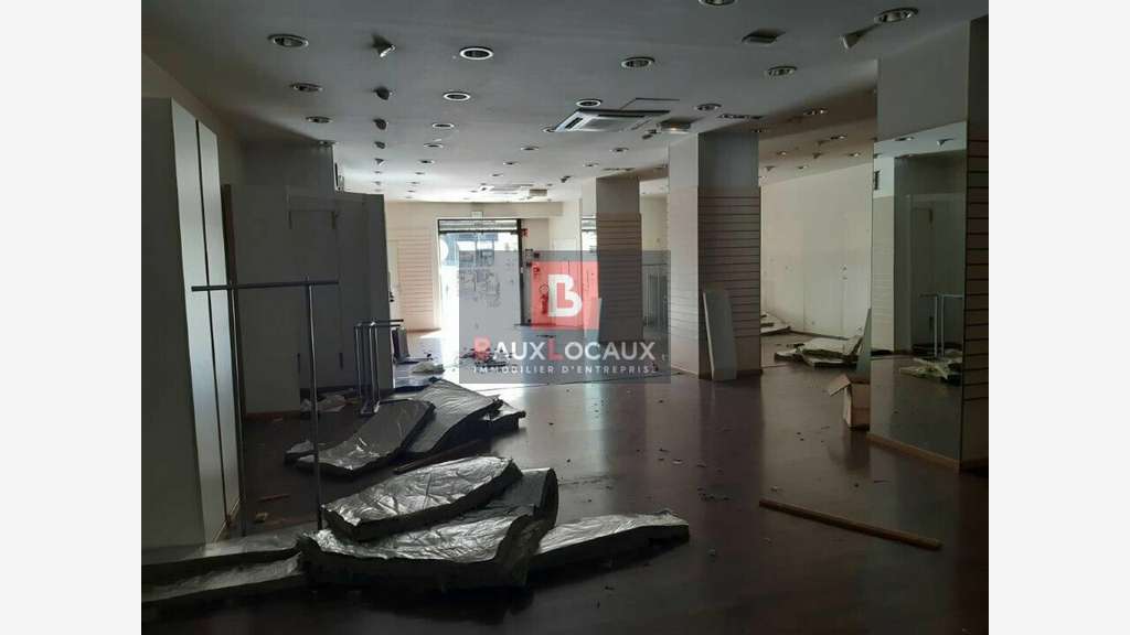 A louer local commercial 227m² empl premium à Alès