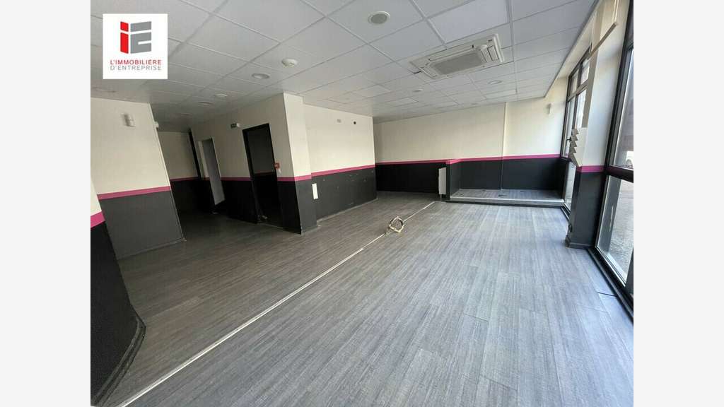 A louer local commercial 200m² à Lorient centre