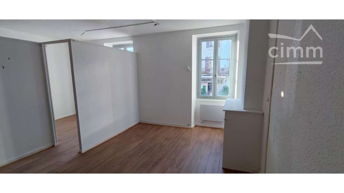 A louer local commercial 68m² à Chabeuil centre