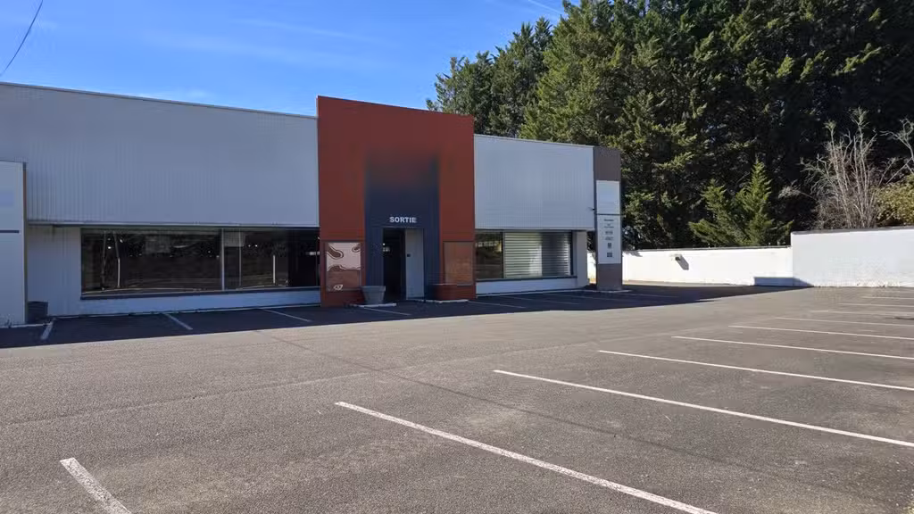 Local 1046m² à louer au sud de Chalon-sur-Saône