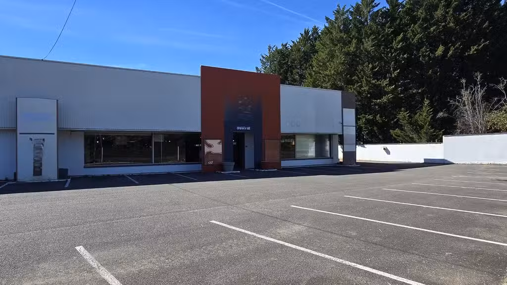 Local 1046m² à louer au sud de Chalon-sur-Saône