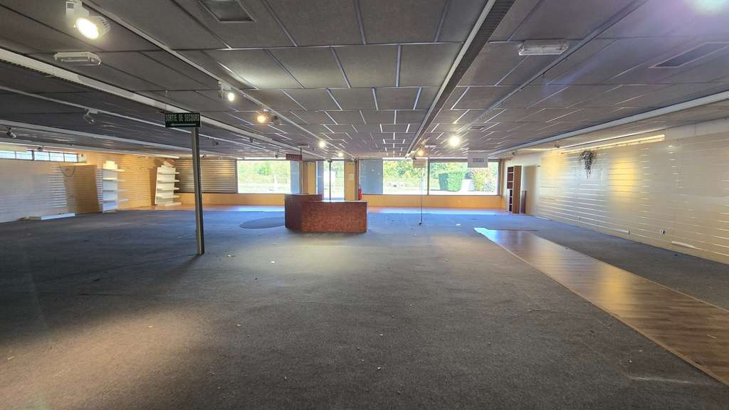 Local 1046m² à louer au sud de Chalon-sur-Saône