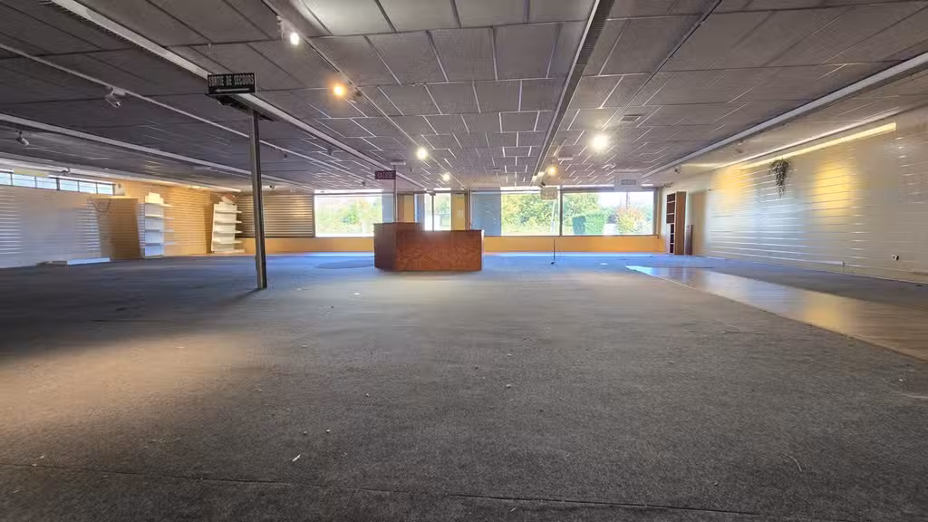 Local 1046m² à louer au sud de Chalon-sur-Saône