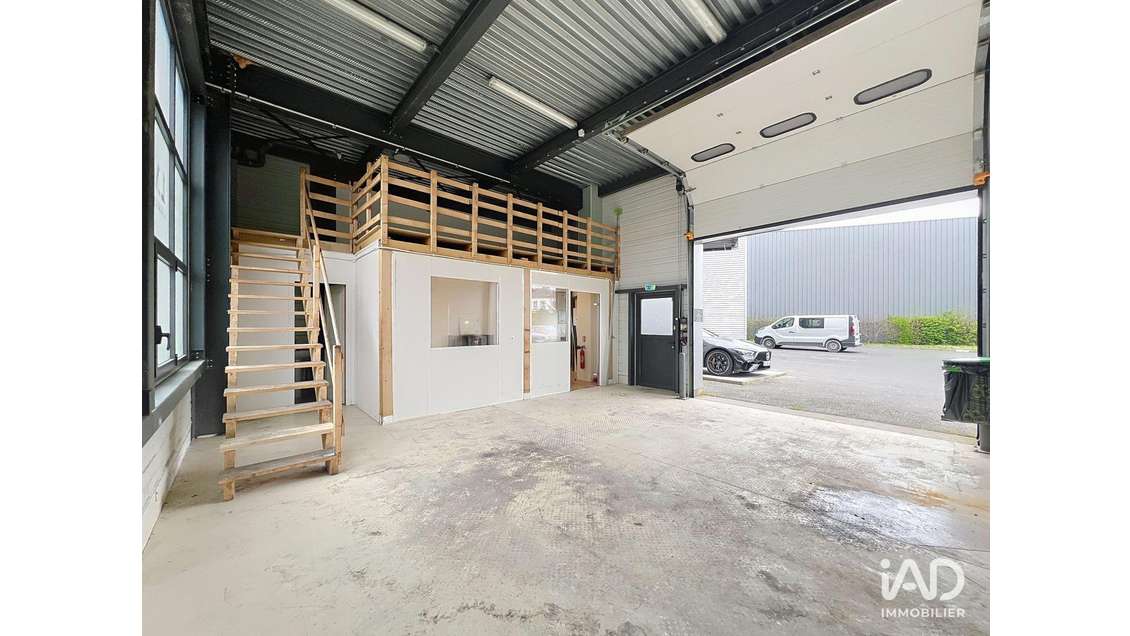 A louer local d’activité 102m² Chanteloup-en-Brie