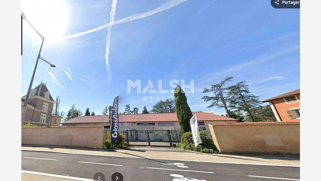Local commercial 141m² à Charbonnières-les-Bains