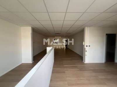 Local commercial 141m² à Charbonnières-les-Bains