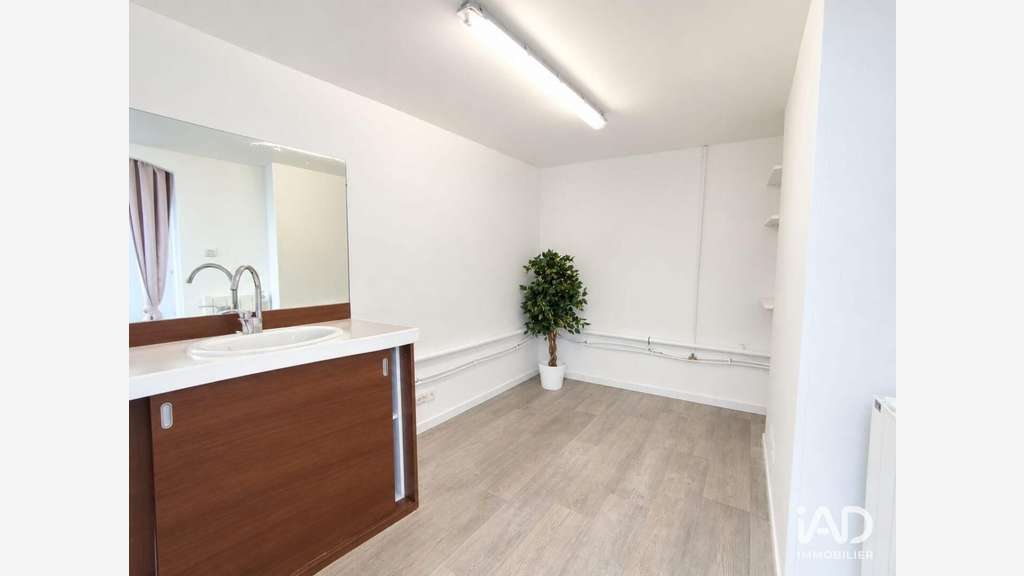 A louer local commercial 76m² à Chartres centre