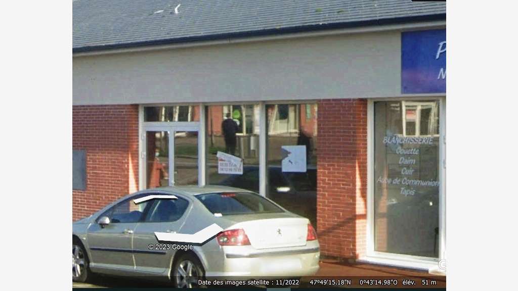 Local commercial 111m² à louer ZAC Château Gontier