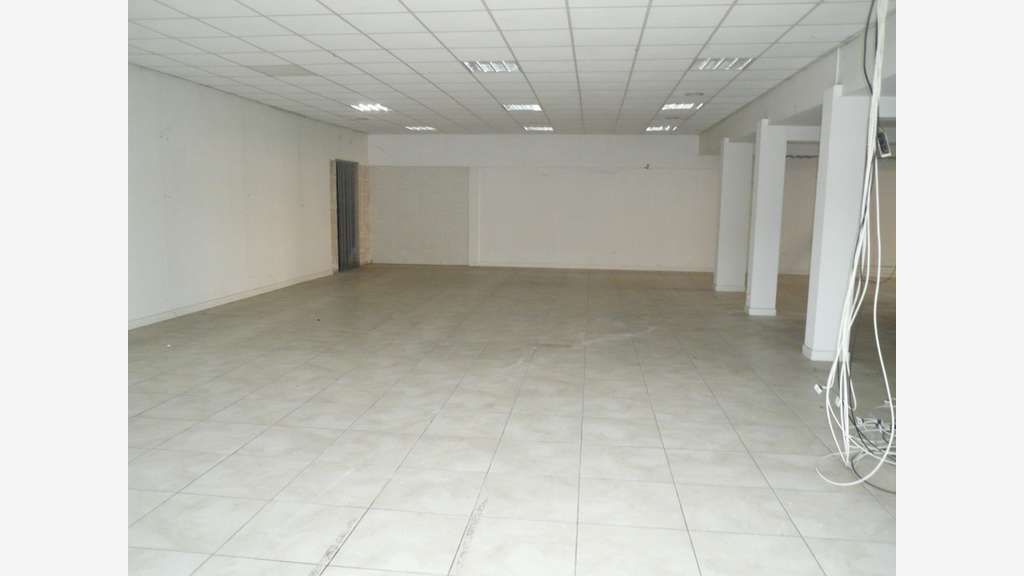 Local 740m² à louer à Châteaubernard ZAC