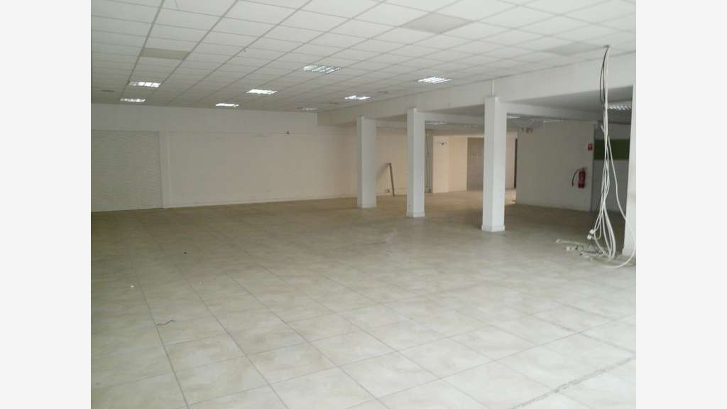 Local 740m² à louer à Châteaubernard ZAC