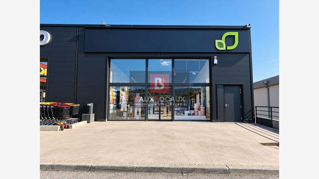 Superbe local 320m² à Châteauneuf les Martigues
