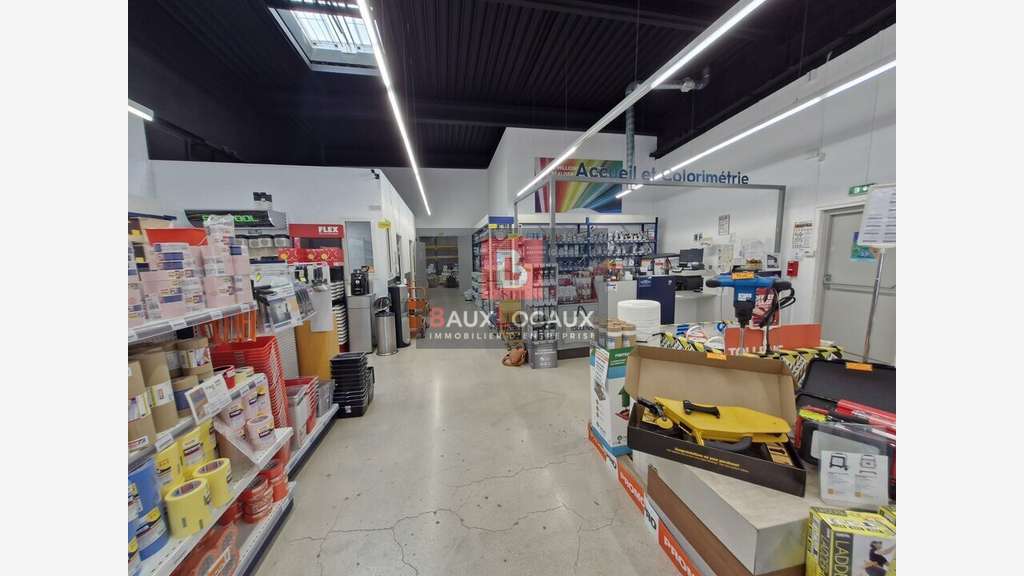 Superbe local 320m² à Châteauneuf les Martigues