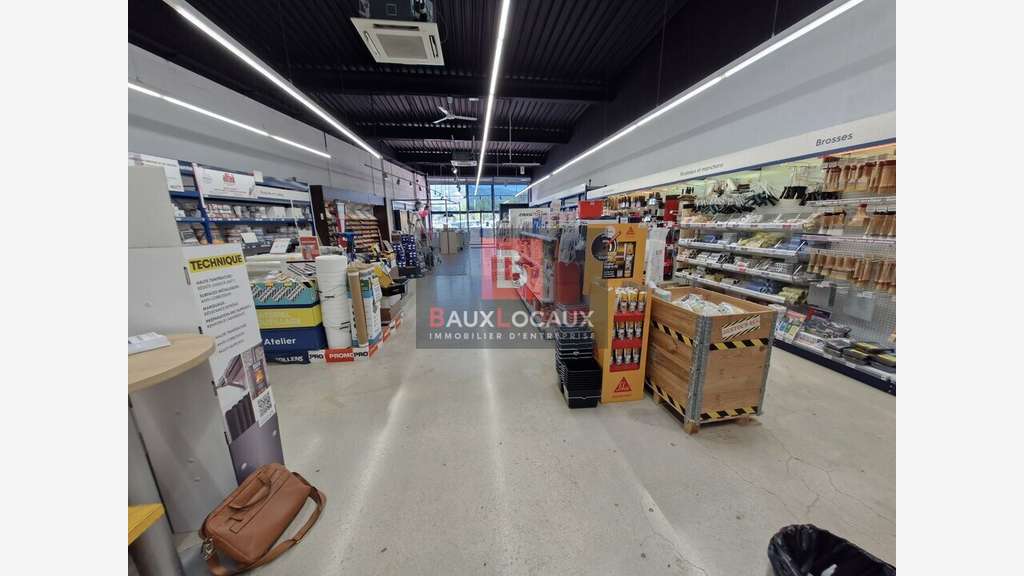 Superbe local 320m² à Châteauneuf les Martigues